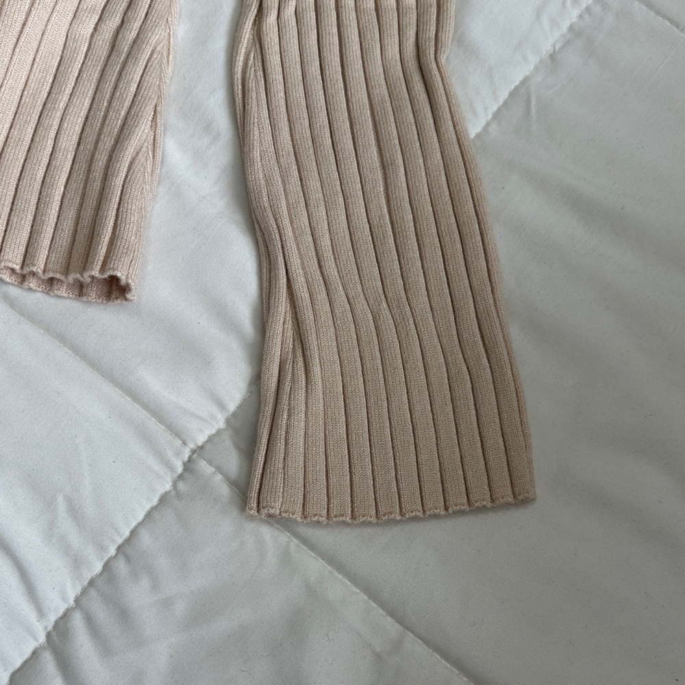 Off-Shoulder Ribbed Sweater - Picture 5 of 6